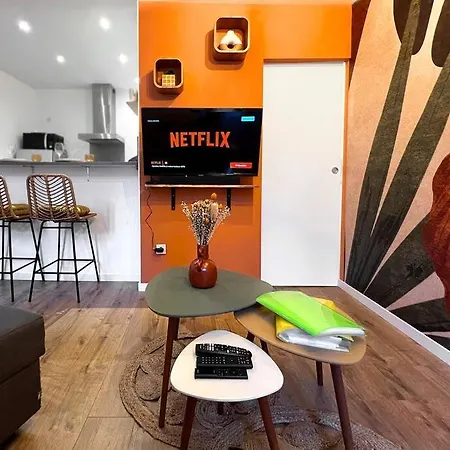 A Deux Pas Des Arenes