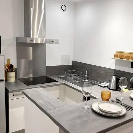 A Deux Pas Des Arenes 님