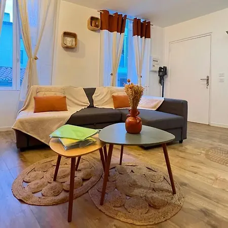 A Deux Pas Des Arenes * 님